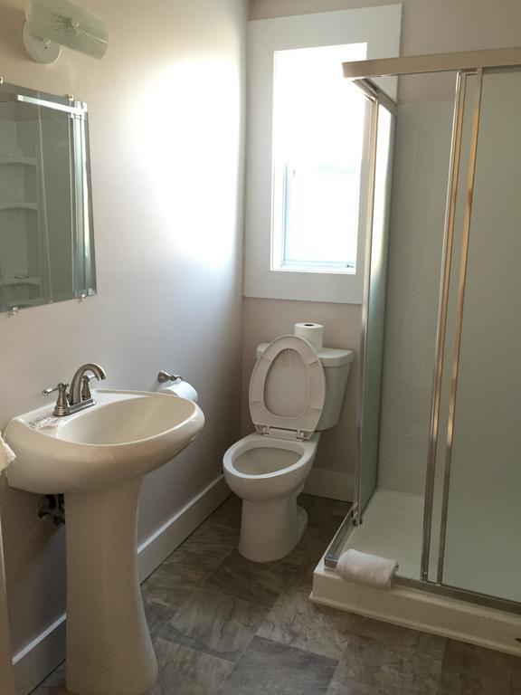 Admiral'S Quay Motel & Suites Saint John Bagian luar foto